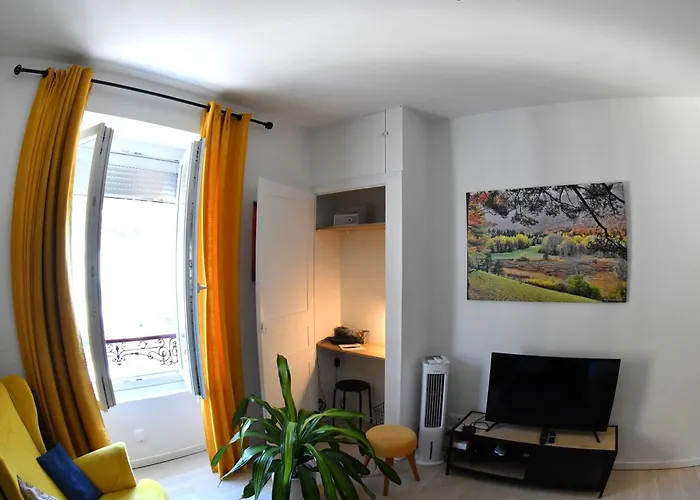 Le Yellow Corner Voironnais Вуарон